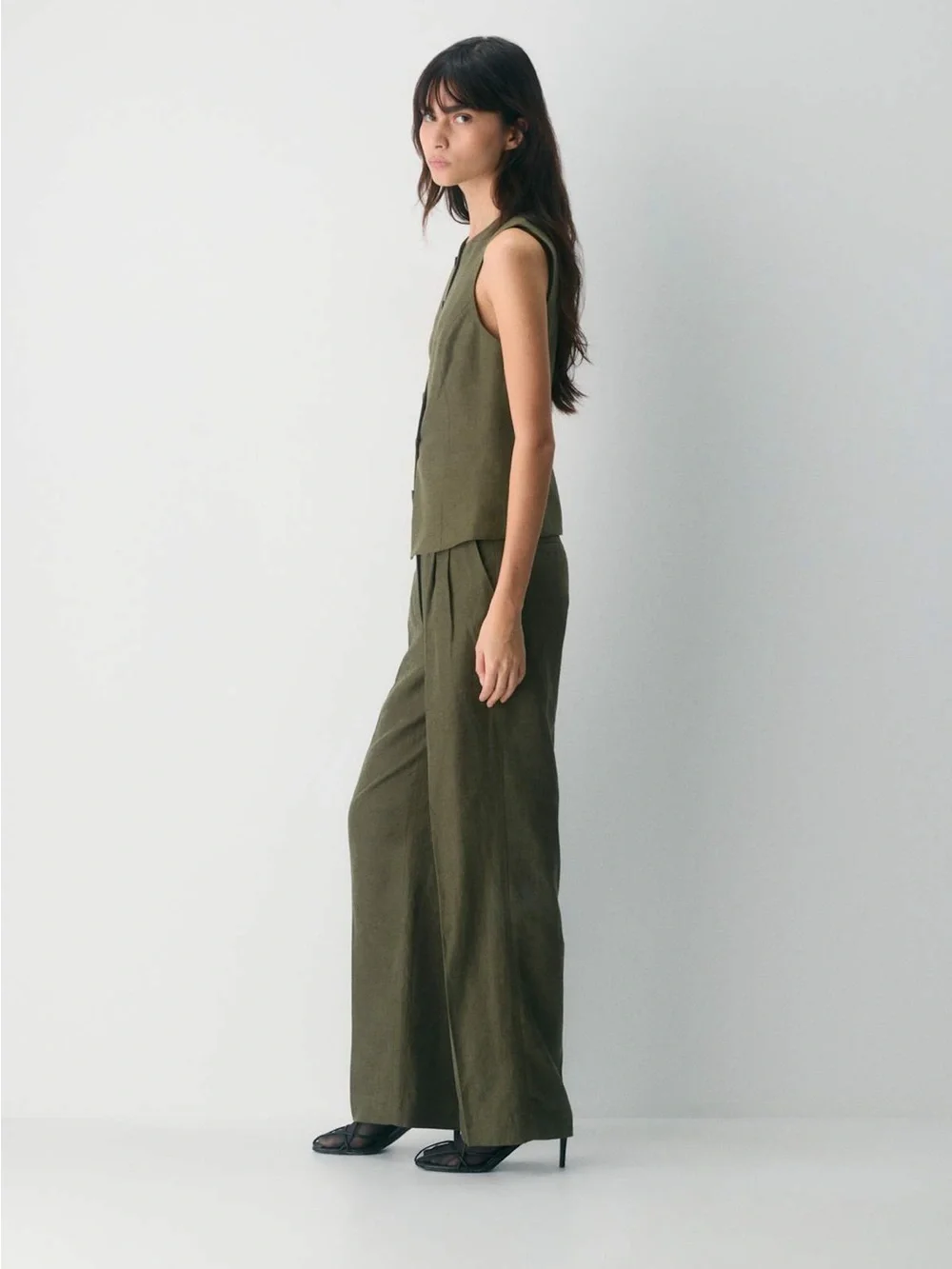 Aritzia Effortless Pant
